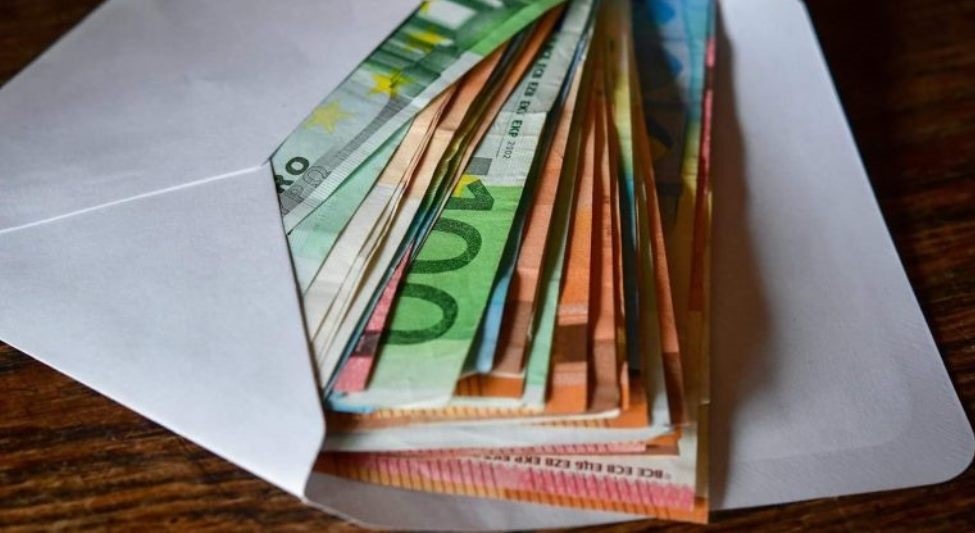 Vetem ne gusht emigrantet derguan mbi 140 mln euro ne Kosove